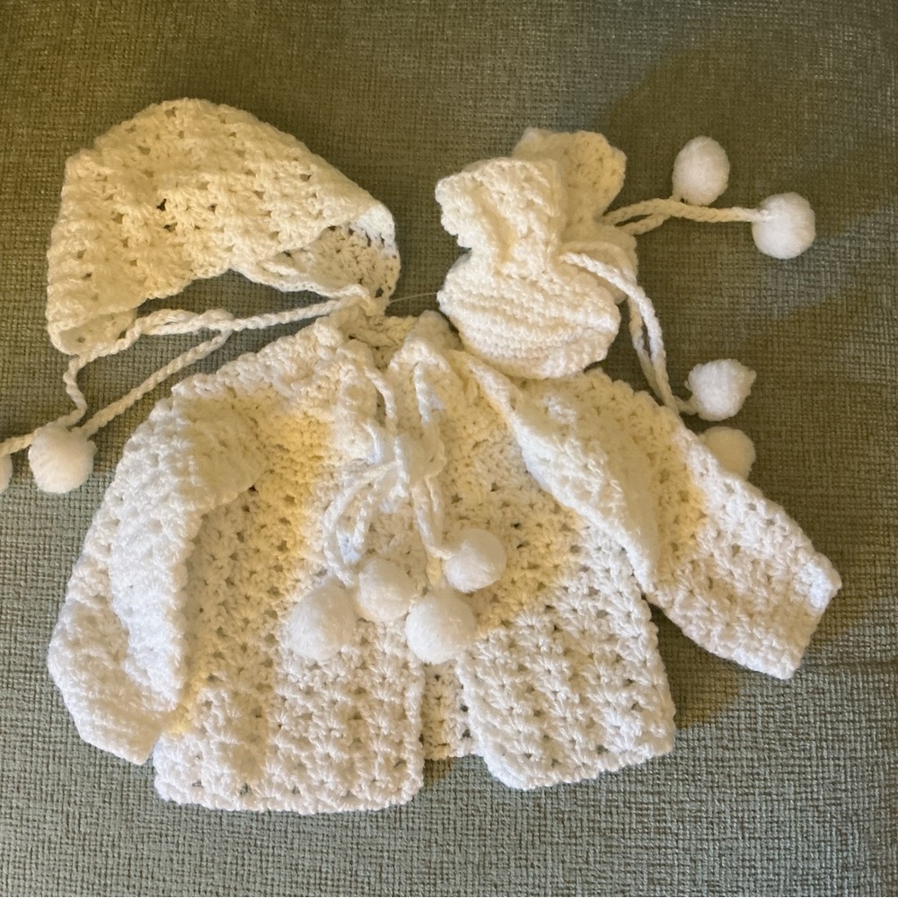 NWOT!  Sweet sweater, hat, and booties for Newborn